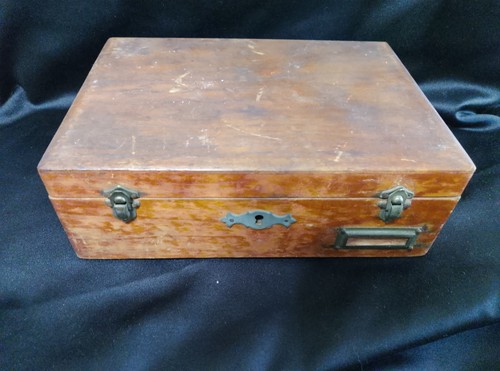 Antica scatola legno con - in,